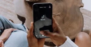 Leia mais sobre o artigo O Alerta Crucial: Como Hackers Estão Usando o TikTok em Ataques de Phishing
