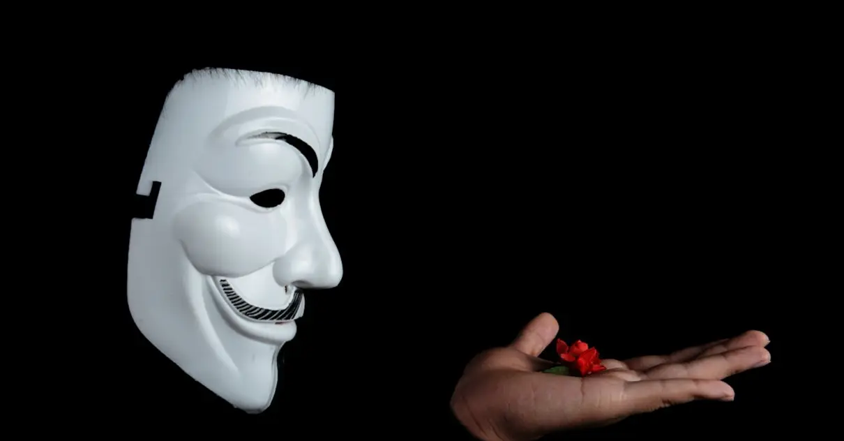 Leia mais sobre o artigo Entendendo o Impacto dos Hackers na Segurança Online e SEO