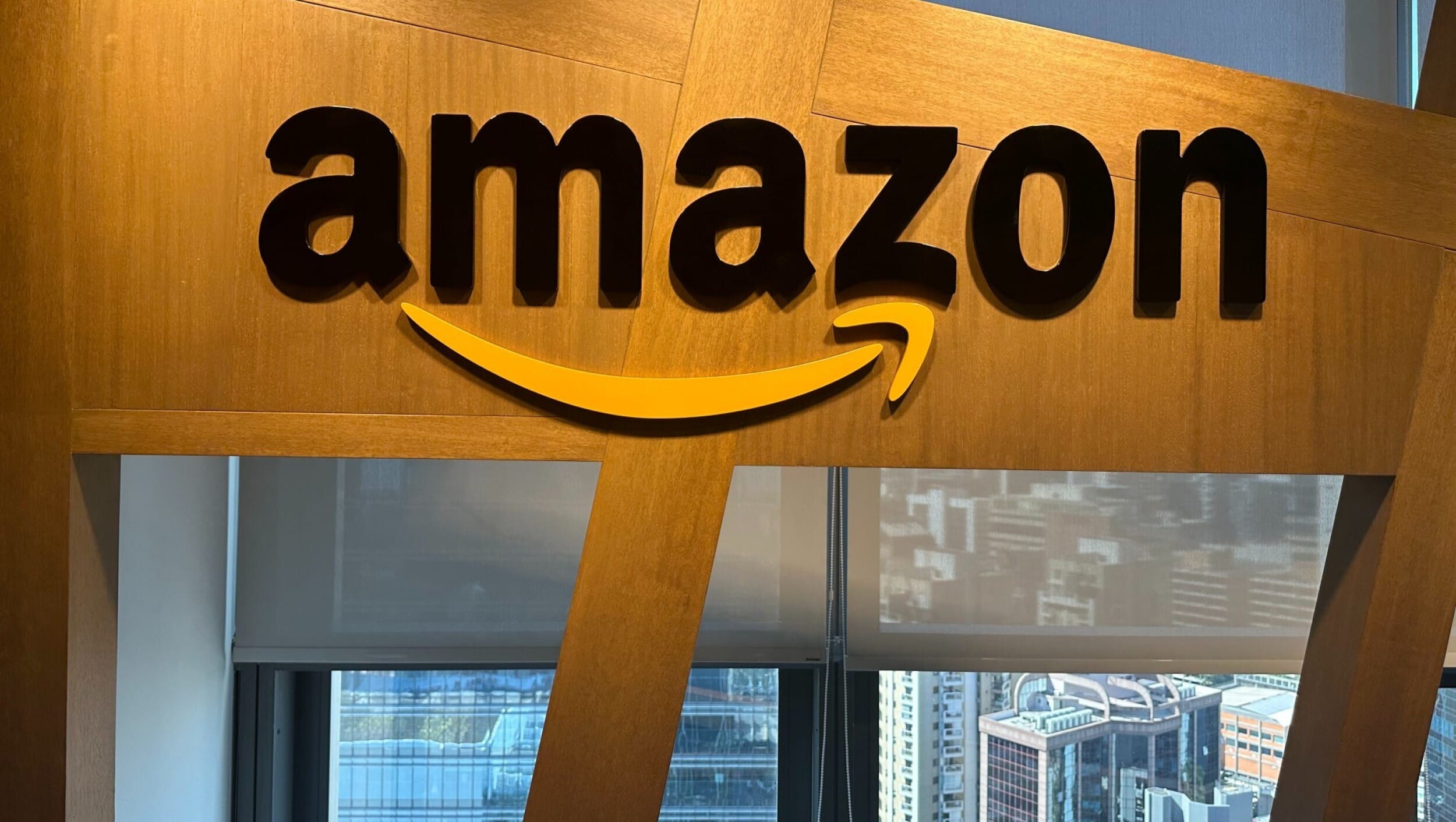 Leia mais sobre o artigo Amazon e a Polêmica do Retorno ao Escritório: Empregados em Alerta