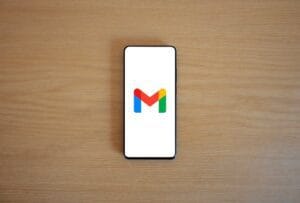Leia mais sobre o artigo Como Unificar Seus Emails em um Único Lugar com o Gmail
