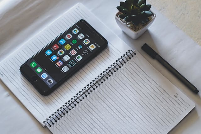 Leia mais sobre o artigo Apple Revoluciona iPhone: Agora Qualquer Usuário Pode Definir Aplicativos Padrão com iOS 18.2